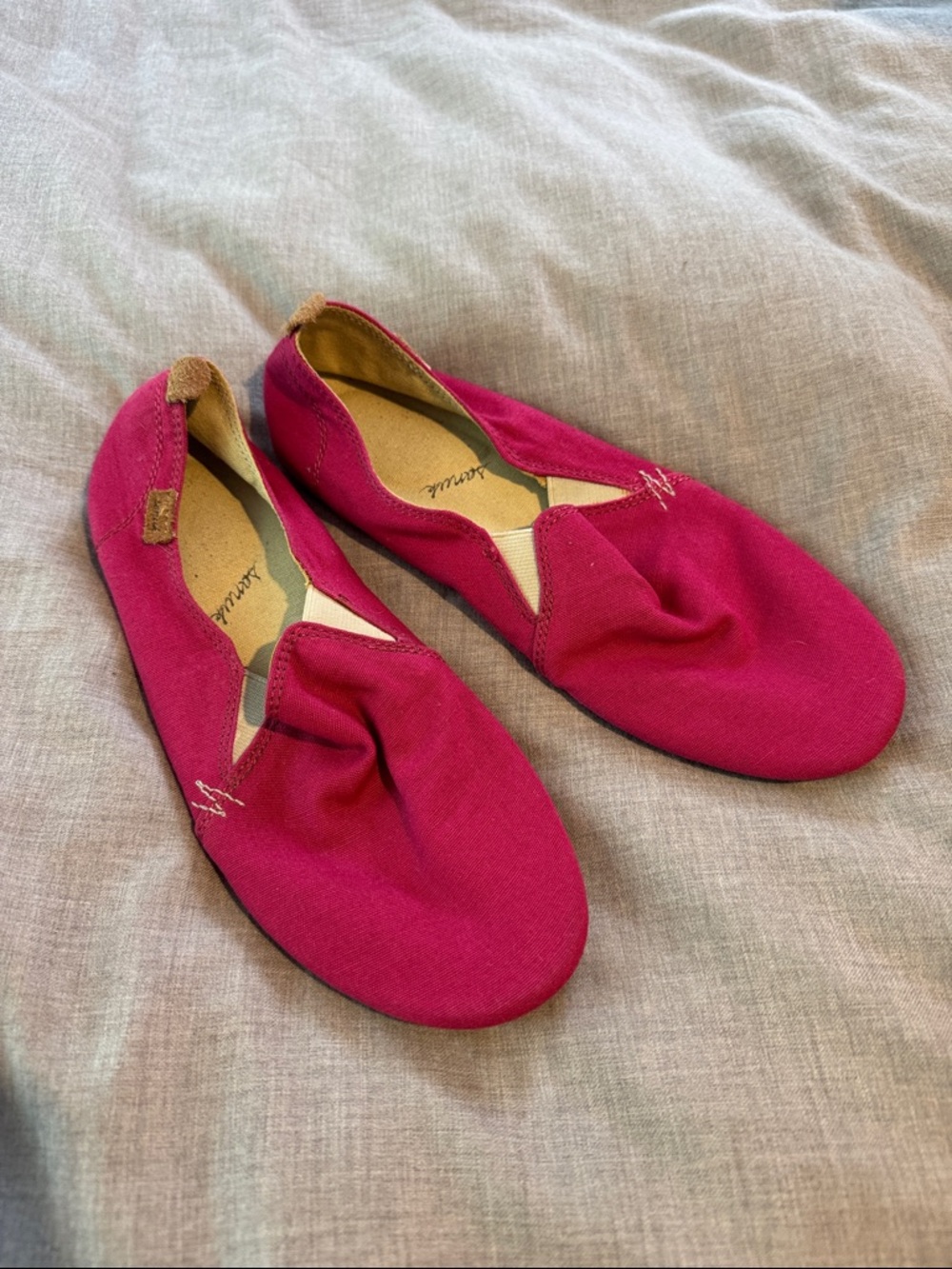 Women's Sanuk slip on canvas ballet flats size 7 pink